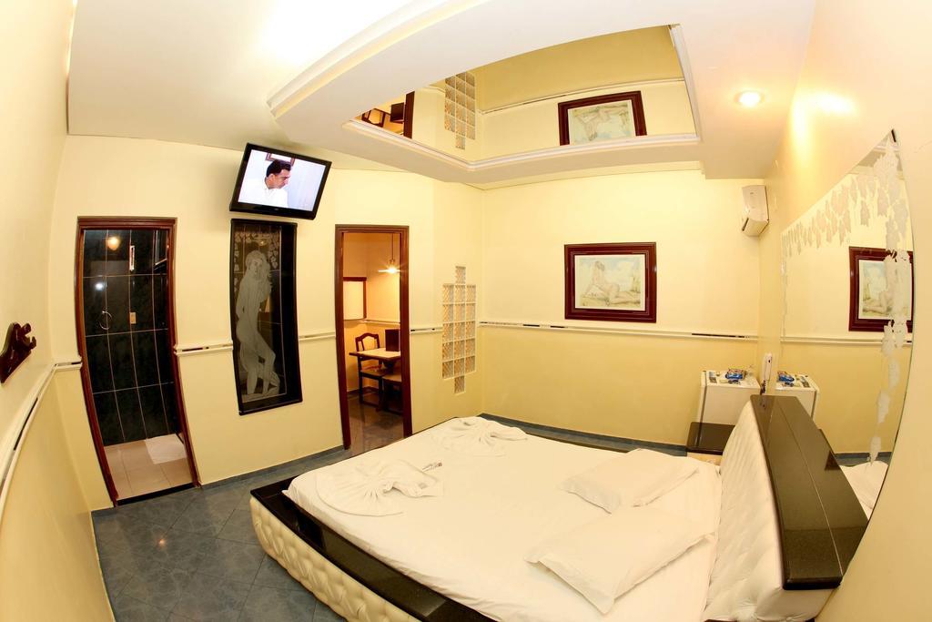 Hotel & Motel Le Baron (Adults Only) Pôrto Ferreira Pokój zdjęcie