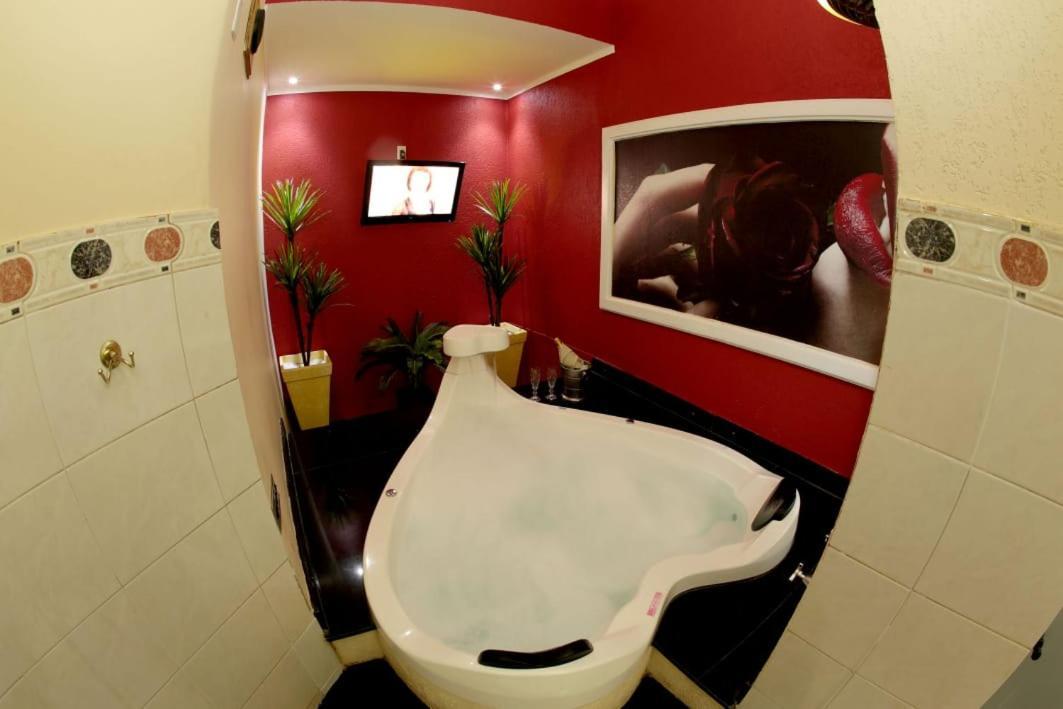 Hotel & Motel Le Baron (Adults Only) Pôrto Ferreira Zewnętrze zdjęcie